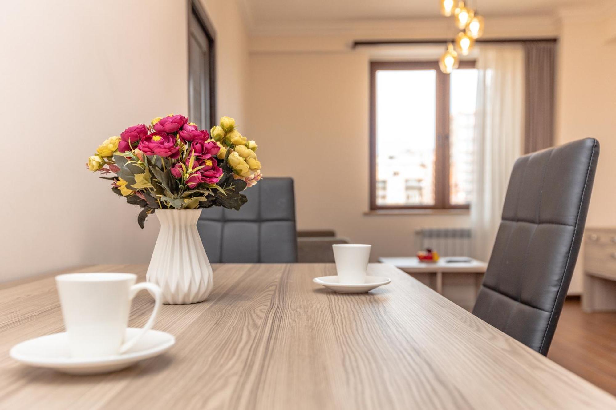 Stay Inn-Apartments On Buzand 17 Ереван Екстериор снимка